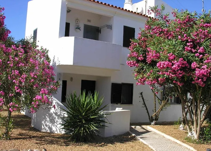 Retur Algarve Beach House